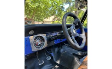 Ford-Bronco-1970-Blue-Tan-16