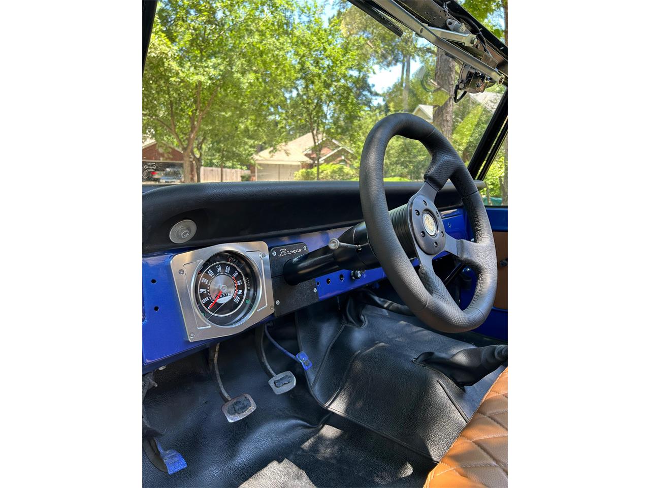 Ford-Bronco-1970-Blue-Tan-16