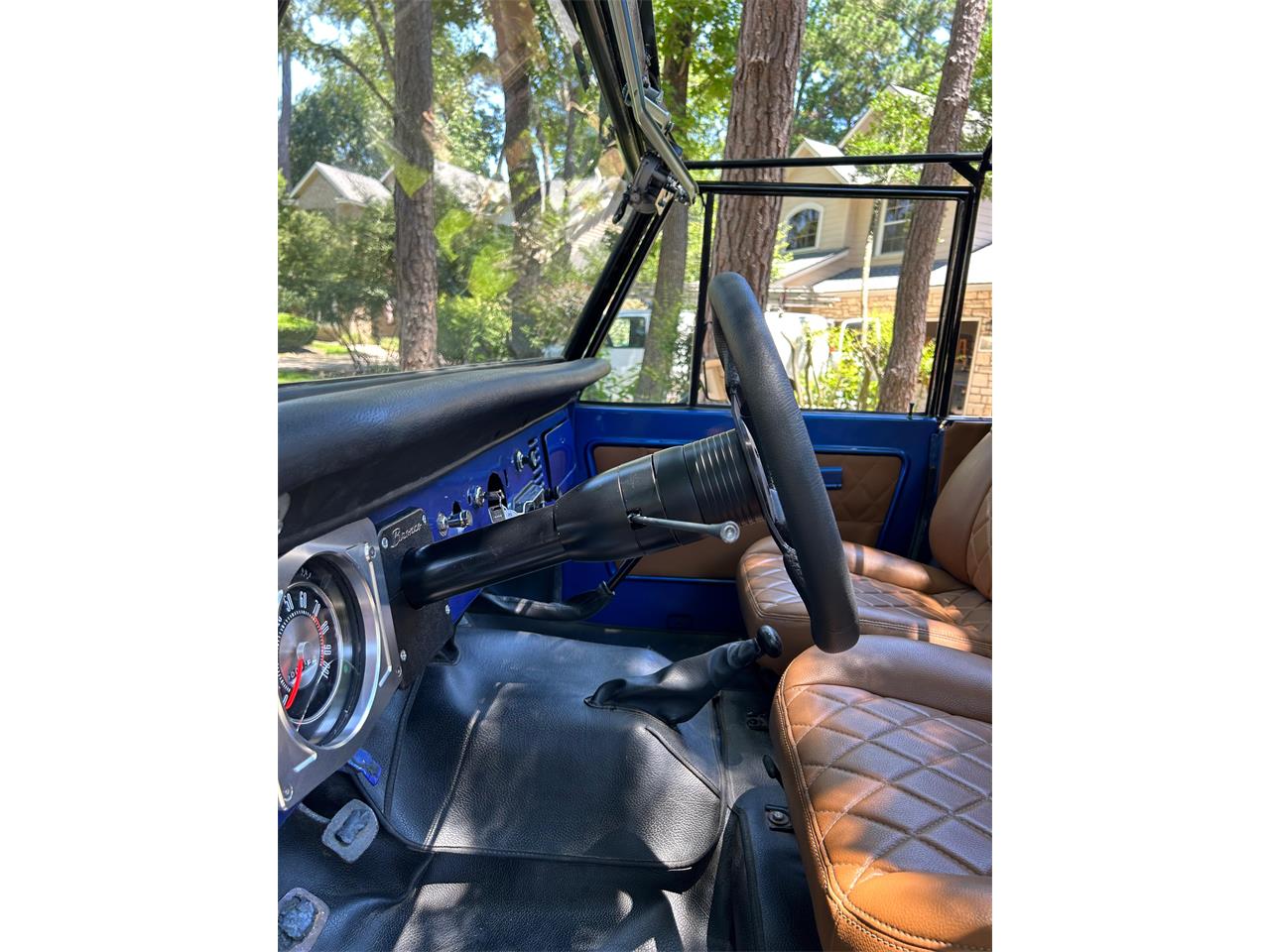 Ford-Bronco-1970-Blue-Tan-17