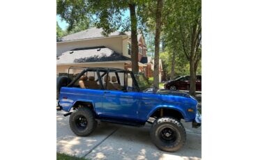 Ford-Bronco-1970-Blue-Tan-19