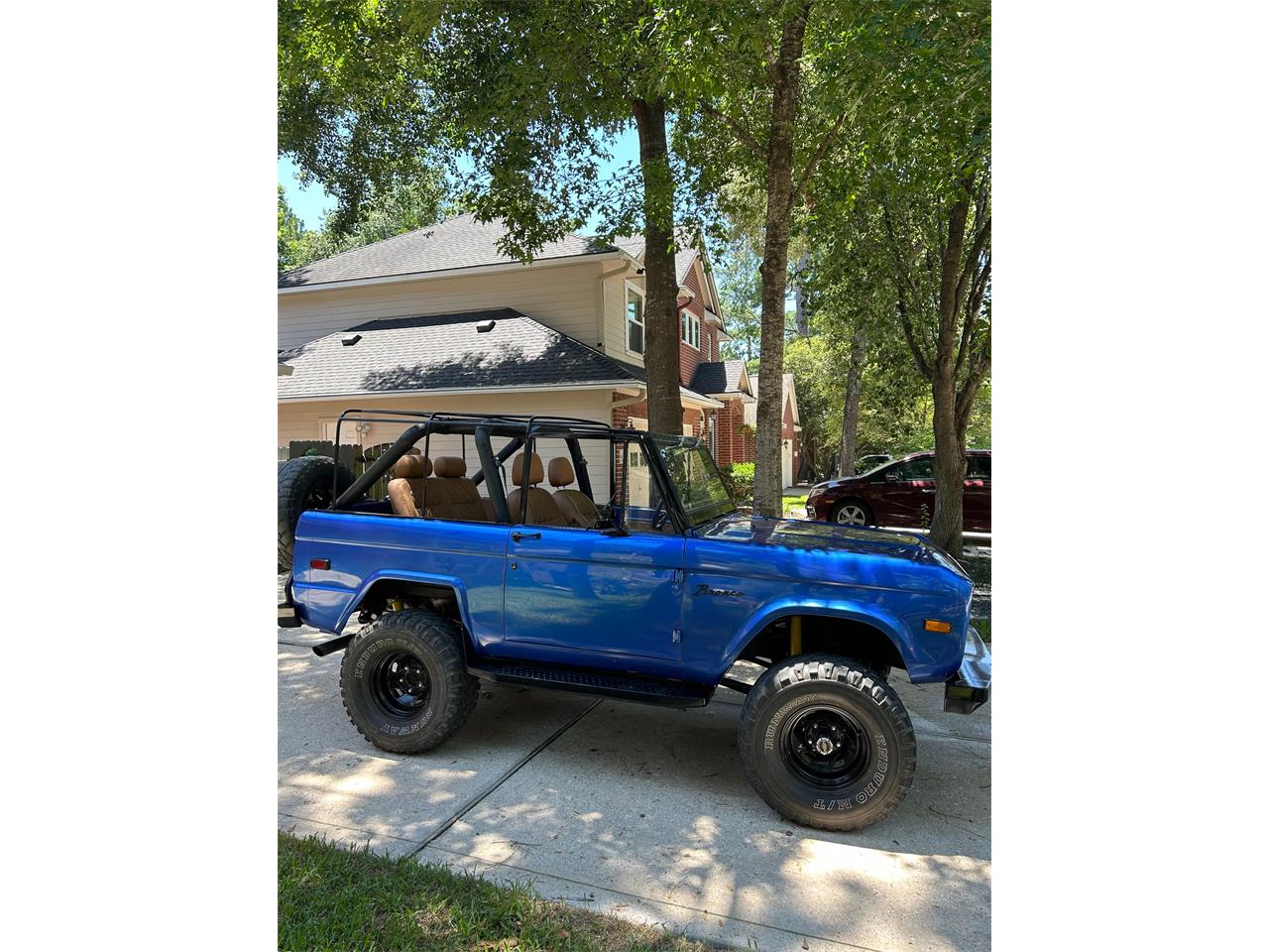 Ford-Bronco-1970-Blue-Tan-19