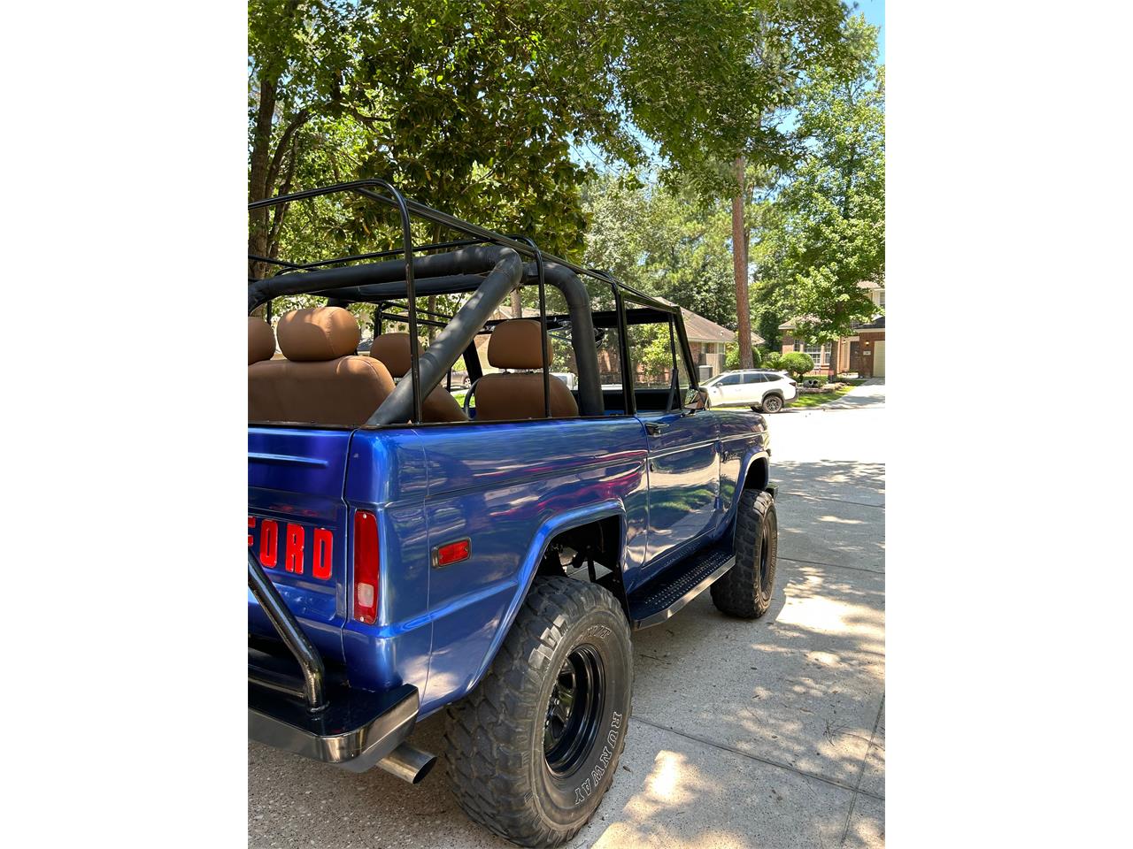 Ford-Bronco-1970-Blue-Tan-2