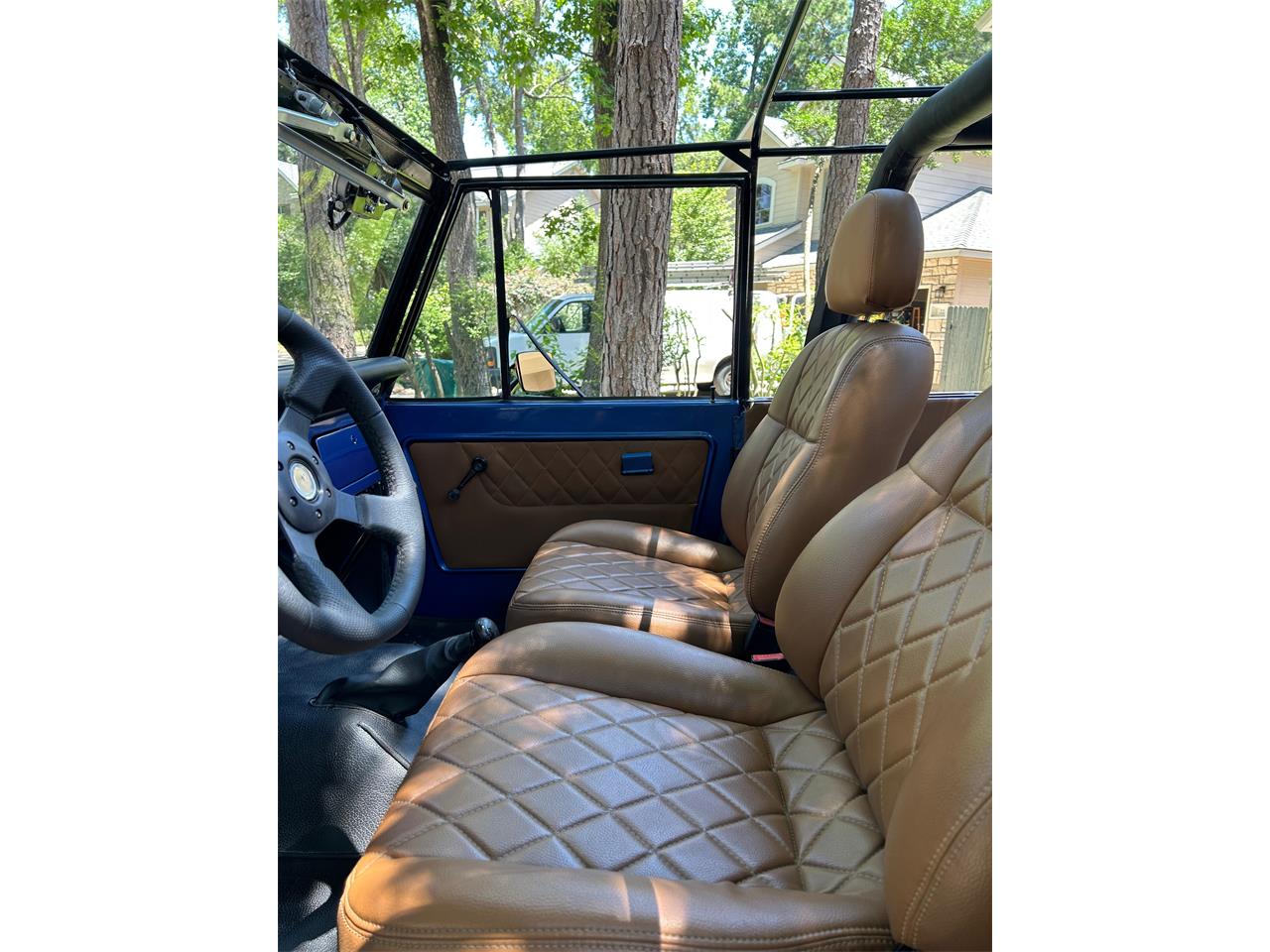 Ford-Bronco-1970-Blue-Tan-20