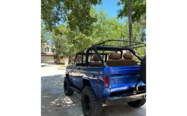 Ford-Bronco-1970-Blue-Tan-3