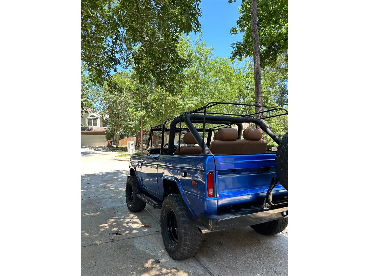 Ford-Bronco-1970-Blue-Tan-3