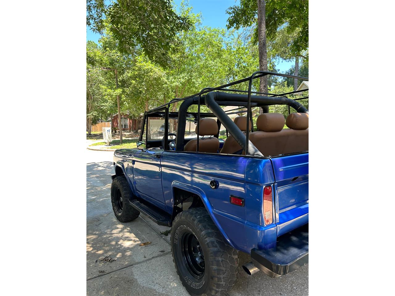Ford-Bronco-1970-Blue-Tan-4