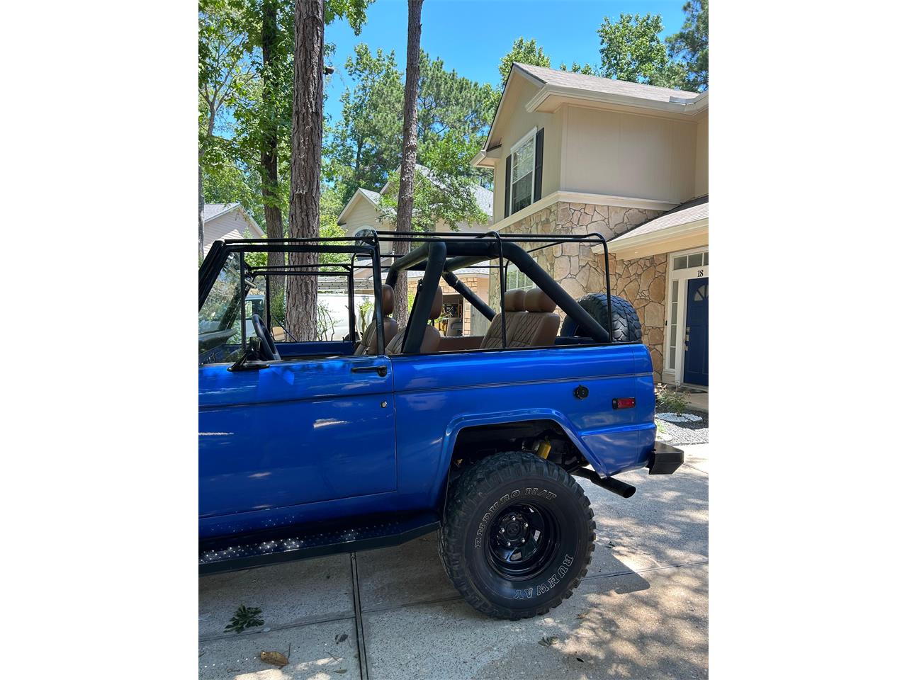 Ford-Bronco-1970-Blue-Tan-6