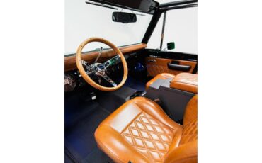 Ford-Bronco-1970-RAVEN-BLACK-NATURAL-CARAMEL-1