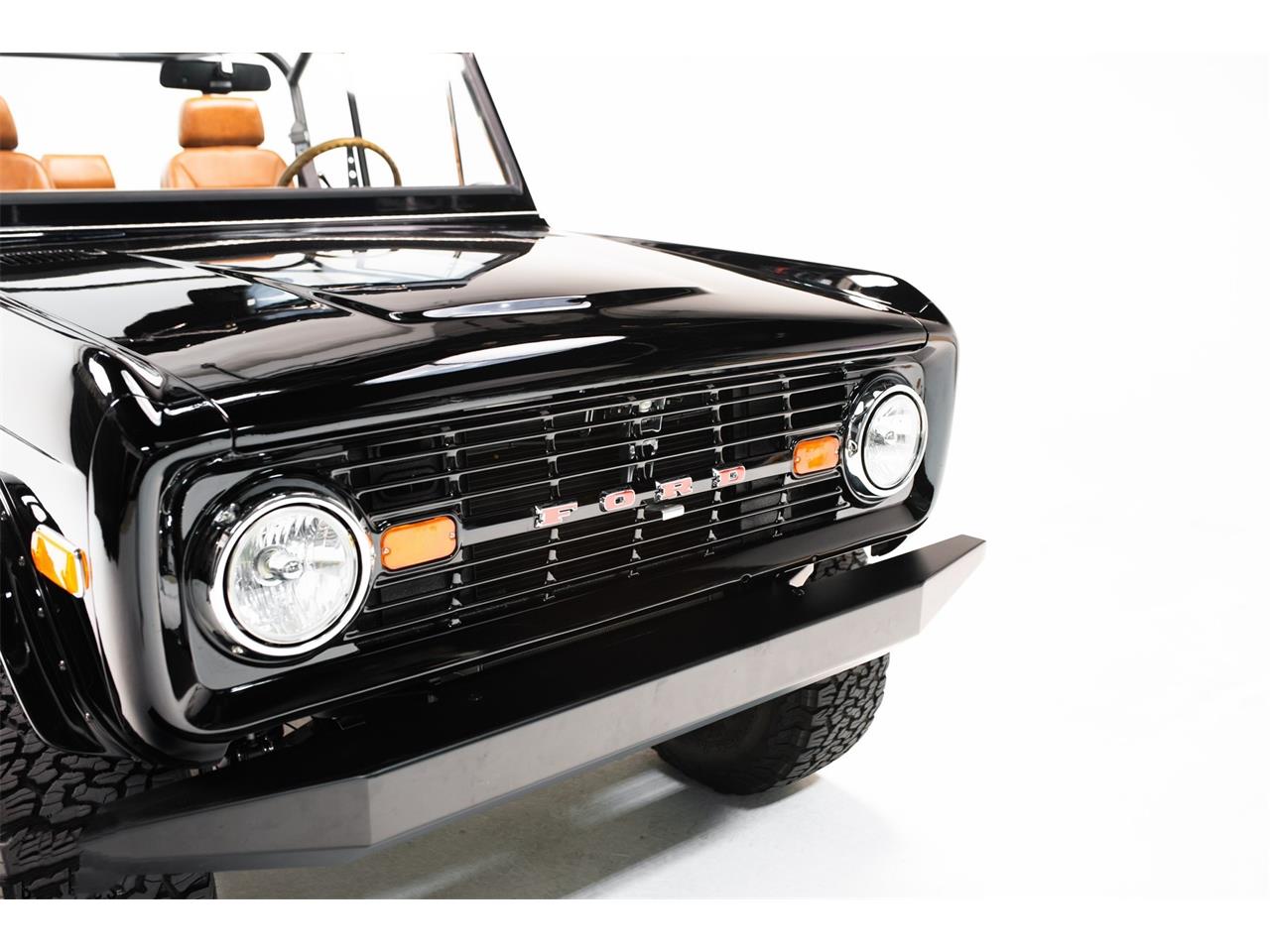 Ford-Bronco-1970-RAVEN-BLACK-NATURAL-CARAMEL-10