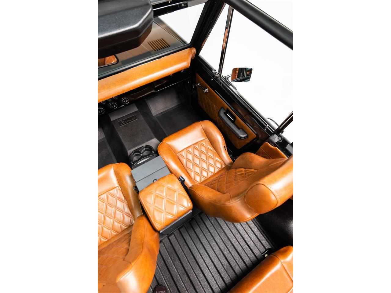 Ford-Bronco-1970-RAVEN-BLACK-NATURAL-CARAMEL-14