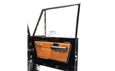 Ford-Bronco-1970-RAVEN-BLACK-NATURAL-CARAMEL-18