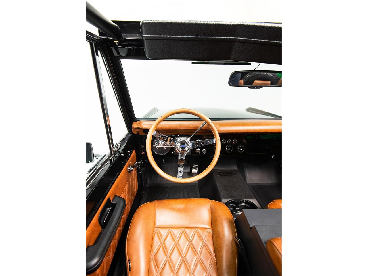 Ford-Bronco-1970-RAVEN-BLACK-NATURAL-CARAMEL-23