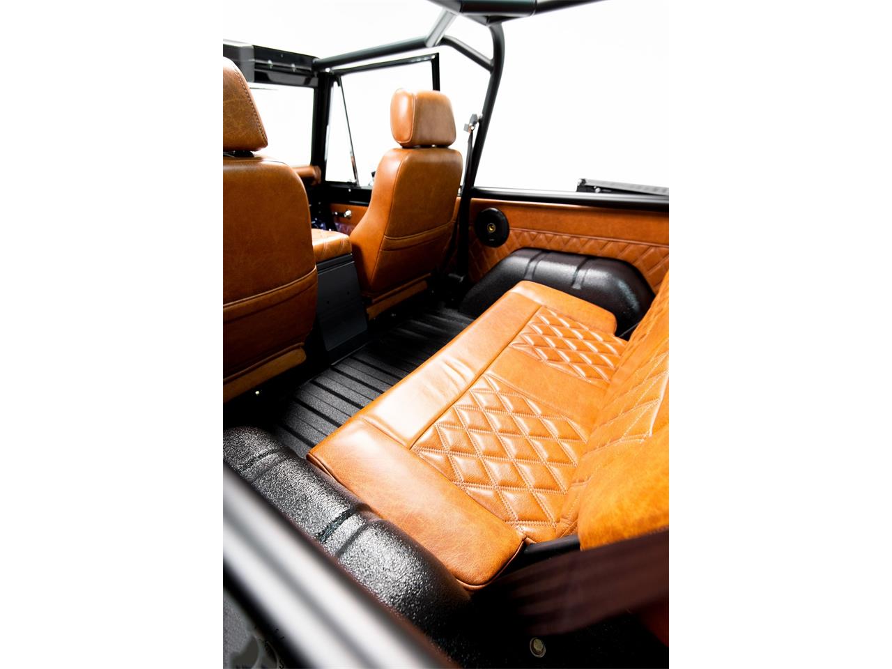 Ford-Bronco-1970-RAVEN-BLACK-NATURAL-CARAMEL-24