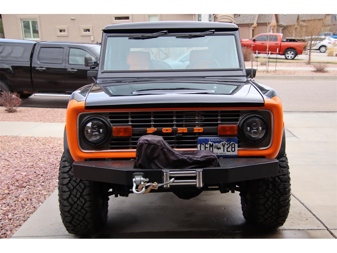 Ford-Bronco-1971-BlackOrange-Black-10