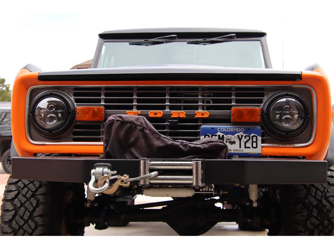 Ford-Bronco-1971-BlackOrange-Black-11