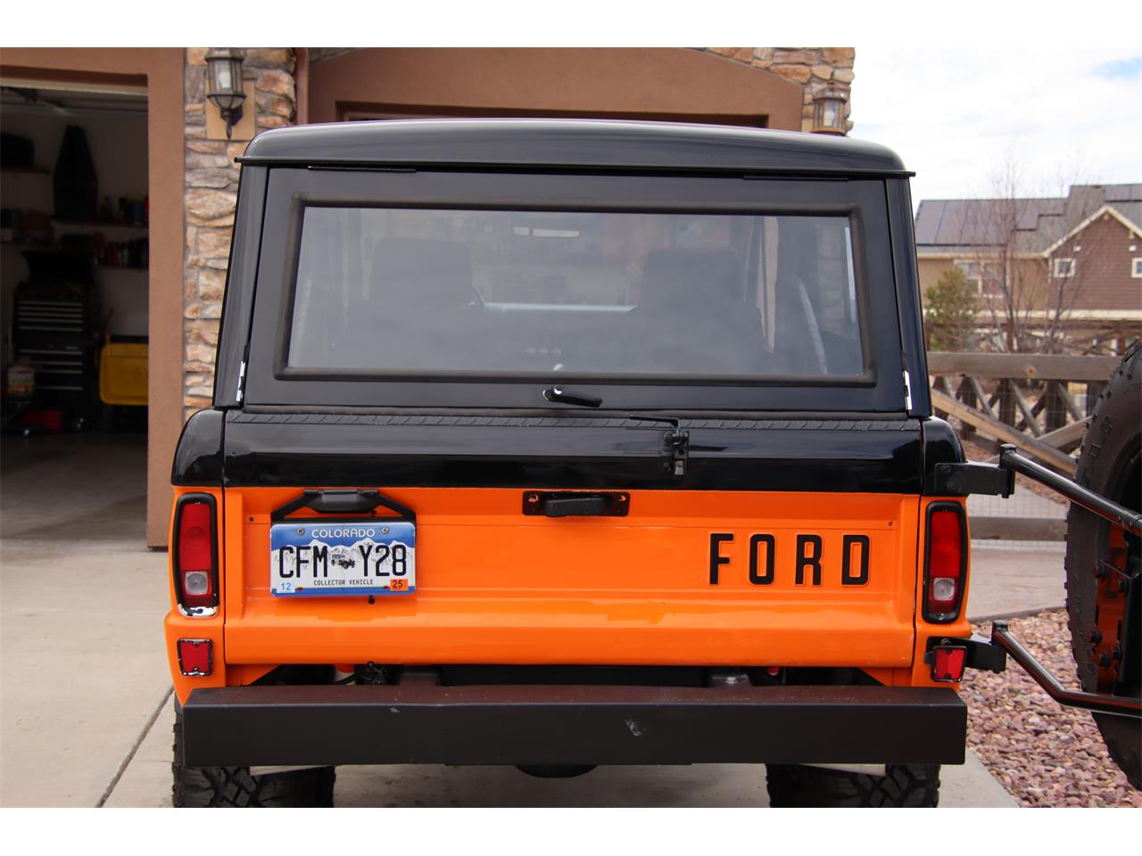 Ford-Bronco-1971-BlackOrange-Black-12