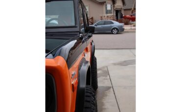 Ford-Bronco-1971-BlackOrange-Black-13