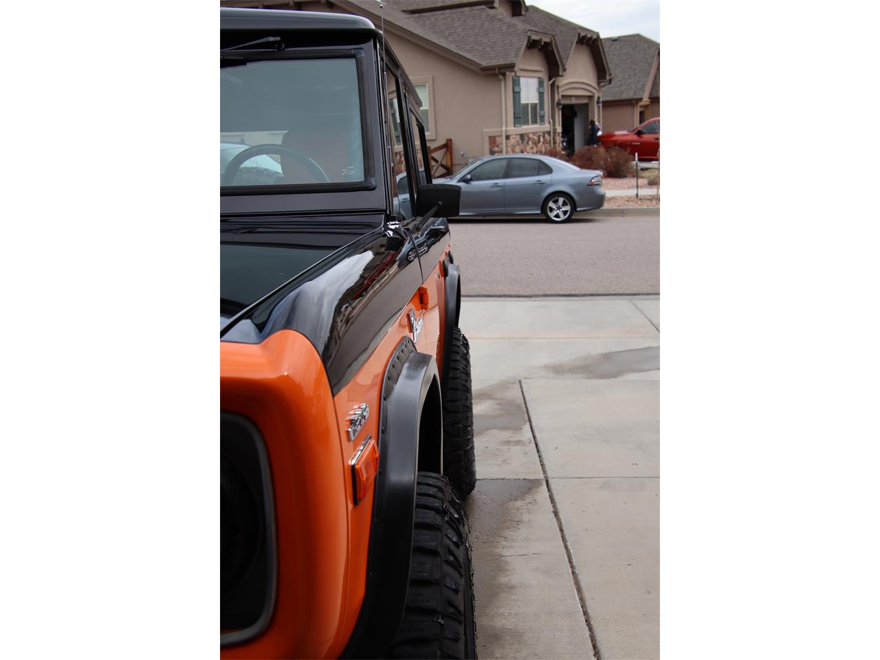 Ford-Bronco-1971-BlackOrange-Black-13
