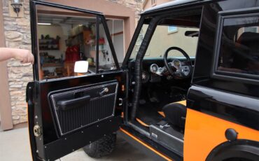 Ford-Bronco-1971-BlackOrange-Black-15