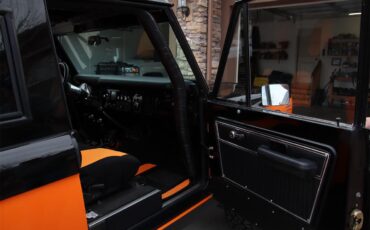 Ford-Bronco-1971-BlackOrange-Black-16