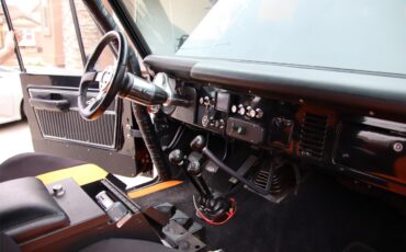 Ford-Bronco-1971-BlackOrange-Black-19