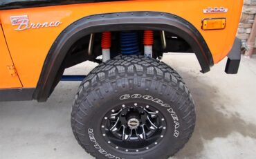 Ford-Bronco-1971-BlackOrange-Black-23