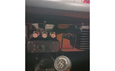 Ford-Bronco-1971-BlackOrange-Black-25