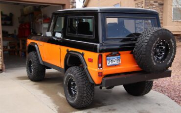 Ford-Bronco-1971-BlackOrange-Black