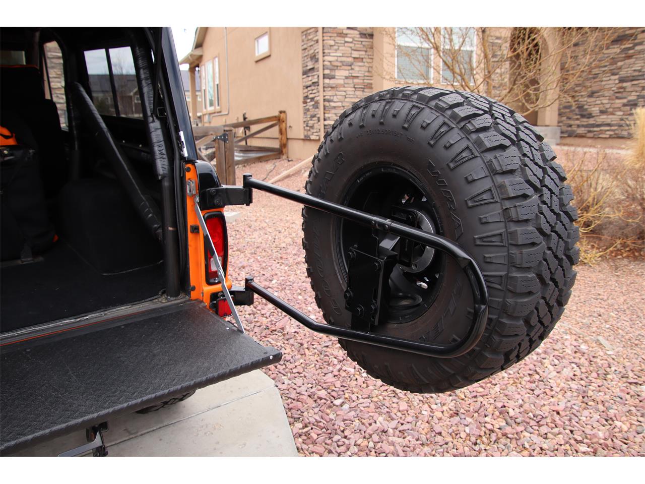 Ford-Bronco-1971-BlackOrange-Black-7