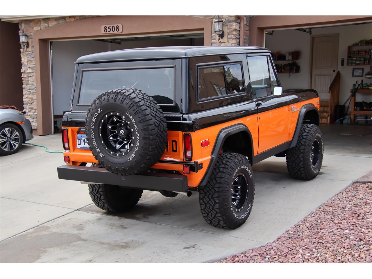 Ford-Bronco-1971-BlackOrange-Black-8