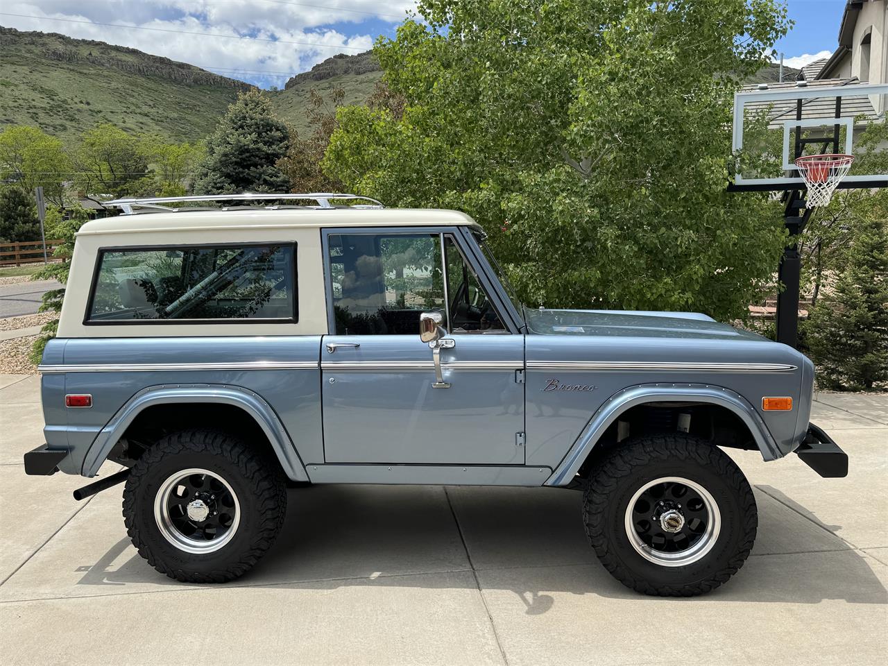 Ford-Bronco-1972-Light-Blue-Gray-1