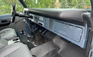 Ford-Bronco-1972-Light-Blue-Gray-38