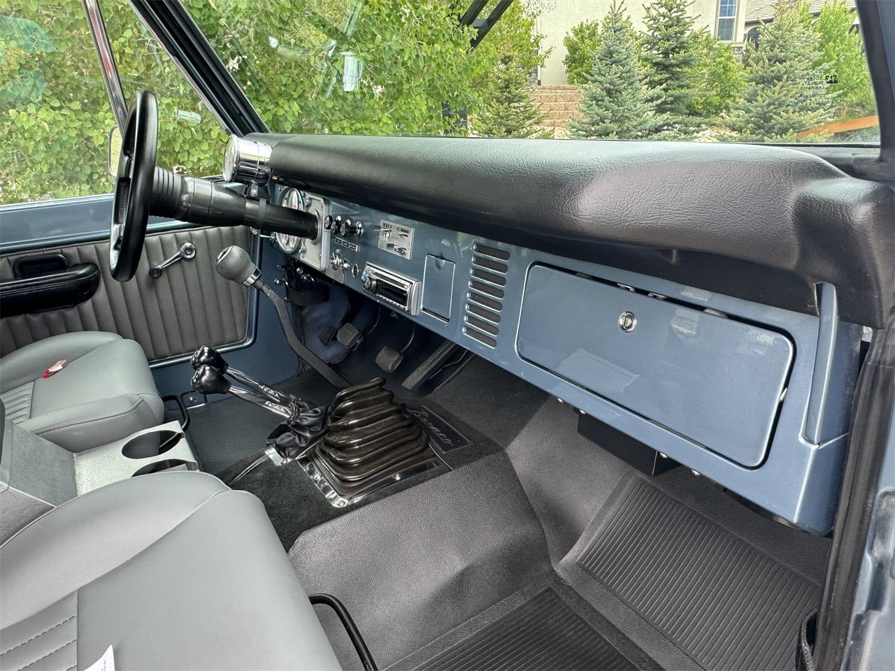 Ford-Bronco-1972-Light-Blue-Gray-38
