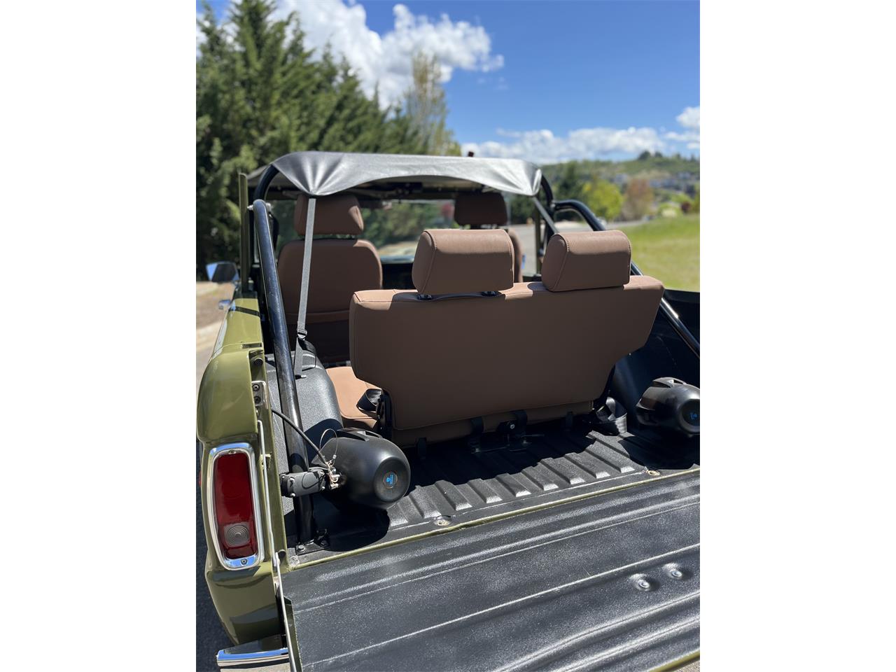 Ford-Bronco-1973-Green-Tan-1