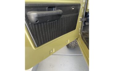 Ford-Bronco-1973-Green-Tan-10