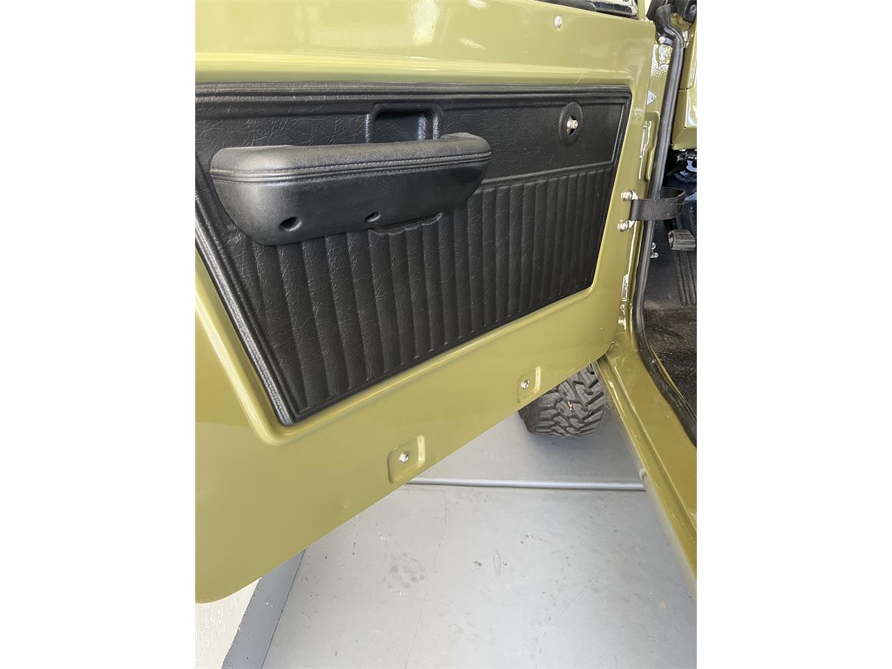 Ford-Bronco-1973-Green-Tan-10