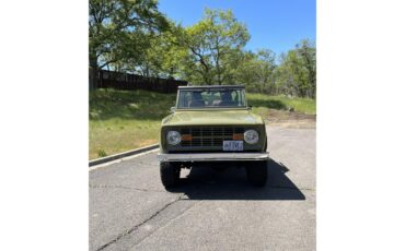Ford-Bronco-1973-Green-Tan-11