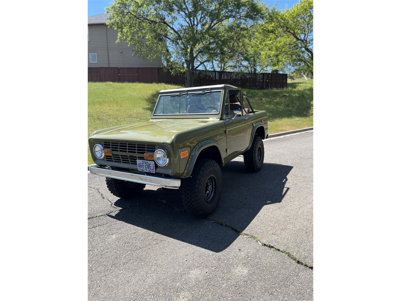 Ford-Bronco-1973-Green-Tan-12
