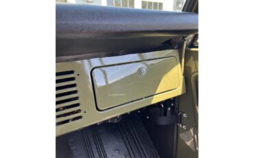 Ford-Bronco-1973-Green-Tan-14