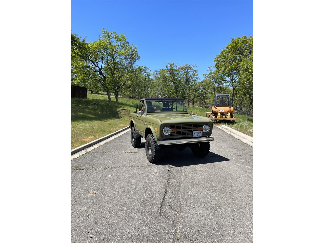 Ford-Bronco-1973-Green-Tan-16