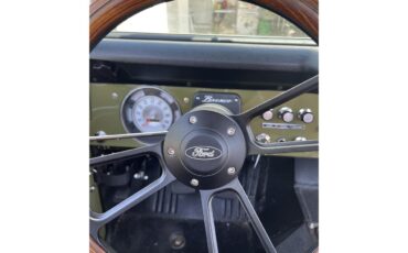 Ford-Bronco-1973-Green-Tan-19