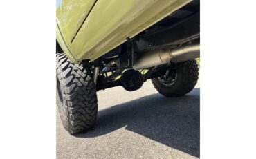 Ford-Bronco-1973-Green-Tan-2