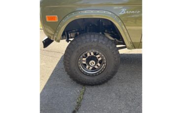 Ford-Bronco-1973-Green-Tan-21