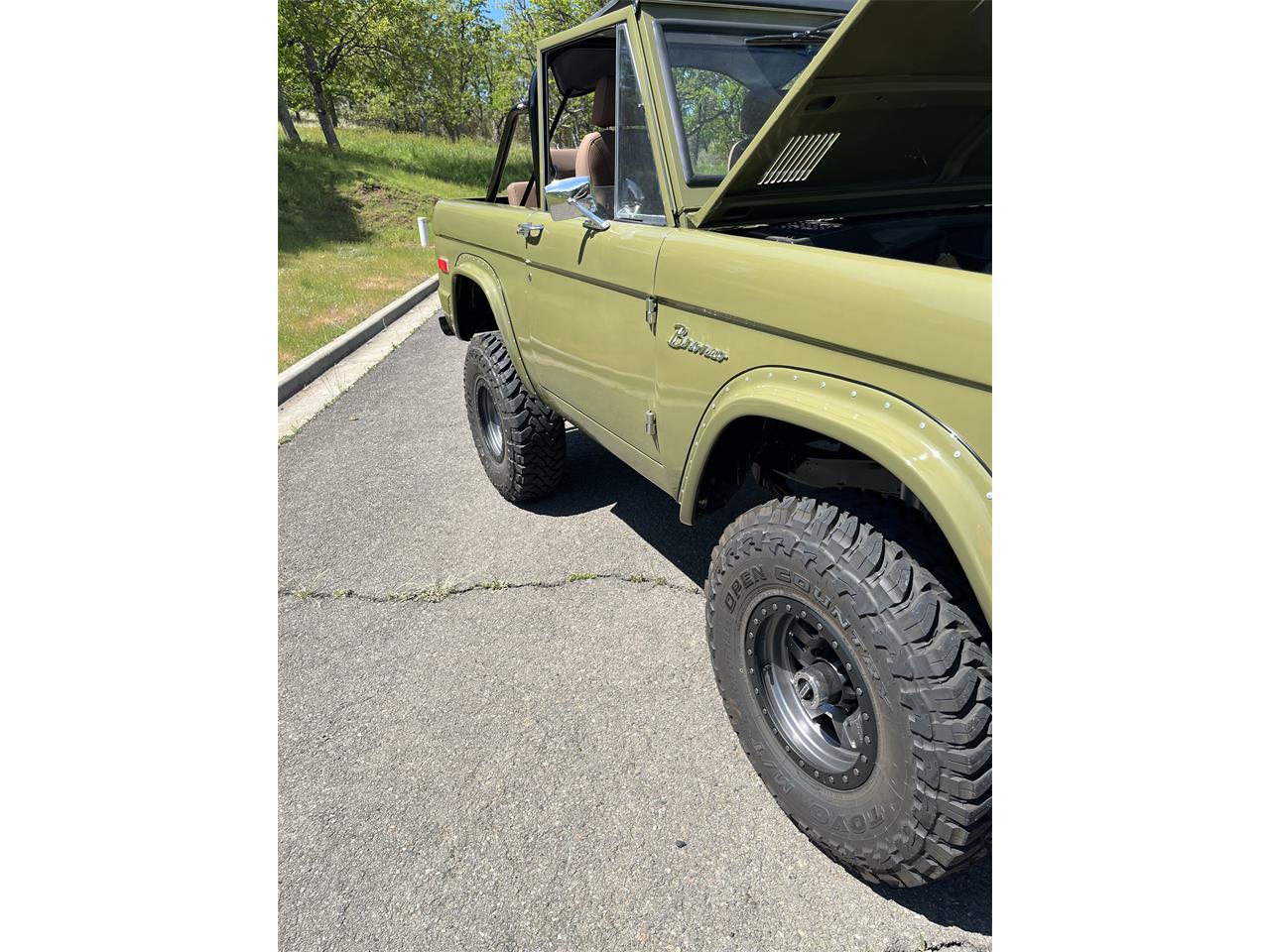 Ford-Bronco-1973-Green-Tan-3
