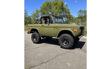 Ford-Bronco-1973-Green-Tan