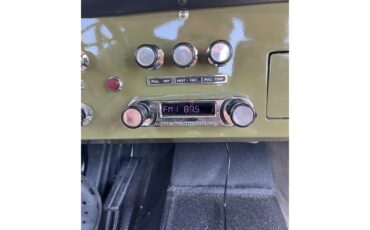 Ford-Bronco-1973-Green-Tan-5