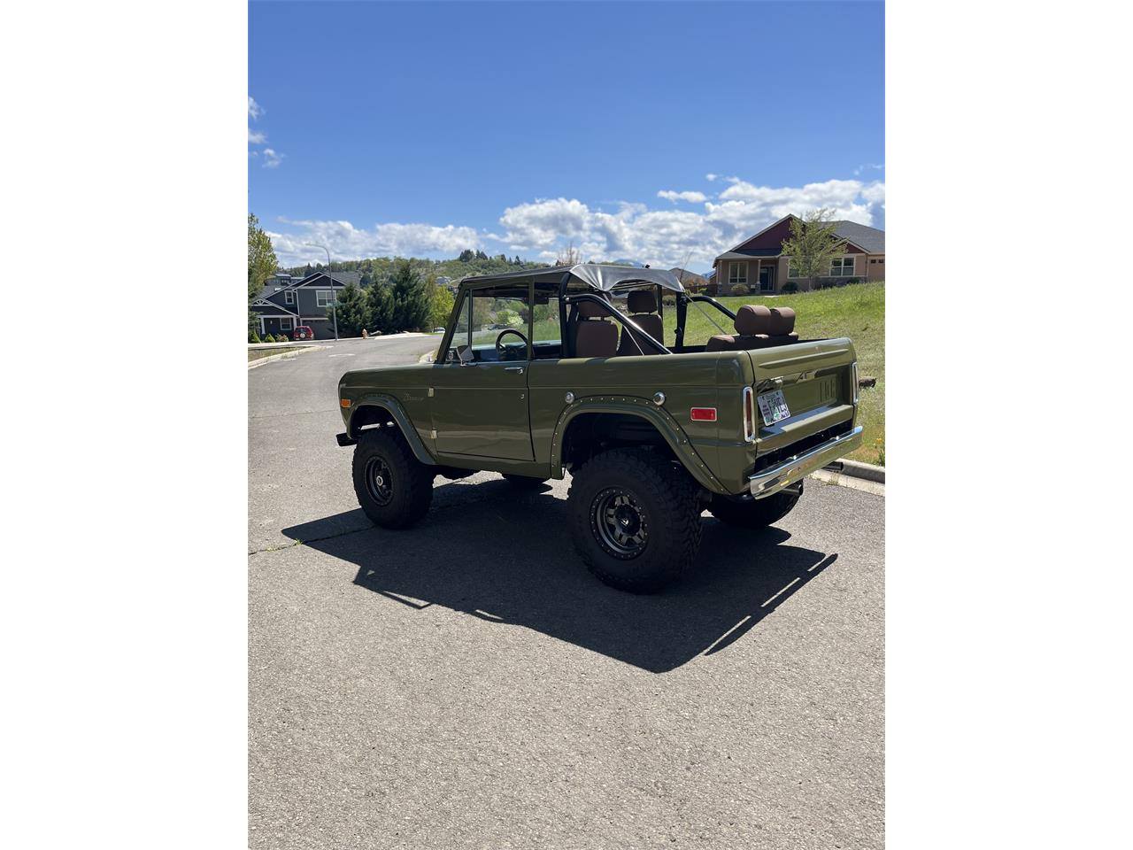 Ford-Bronco-1973-Green-Tan-9