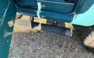 Ford-Bronco-1973-Teal-Parchment-White-12