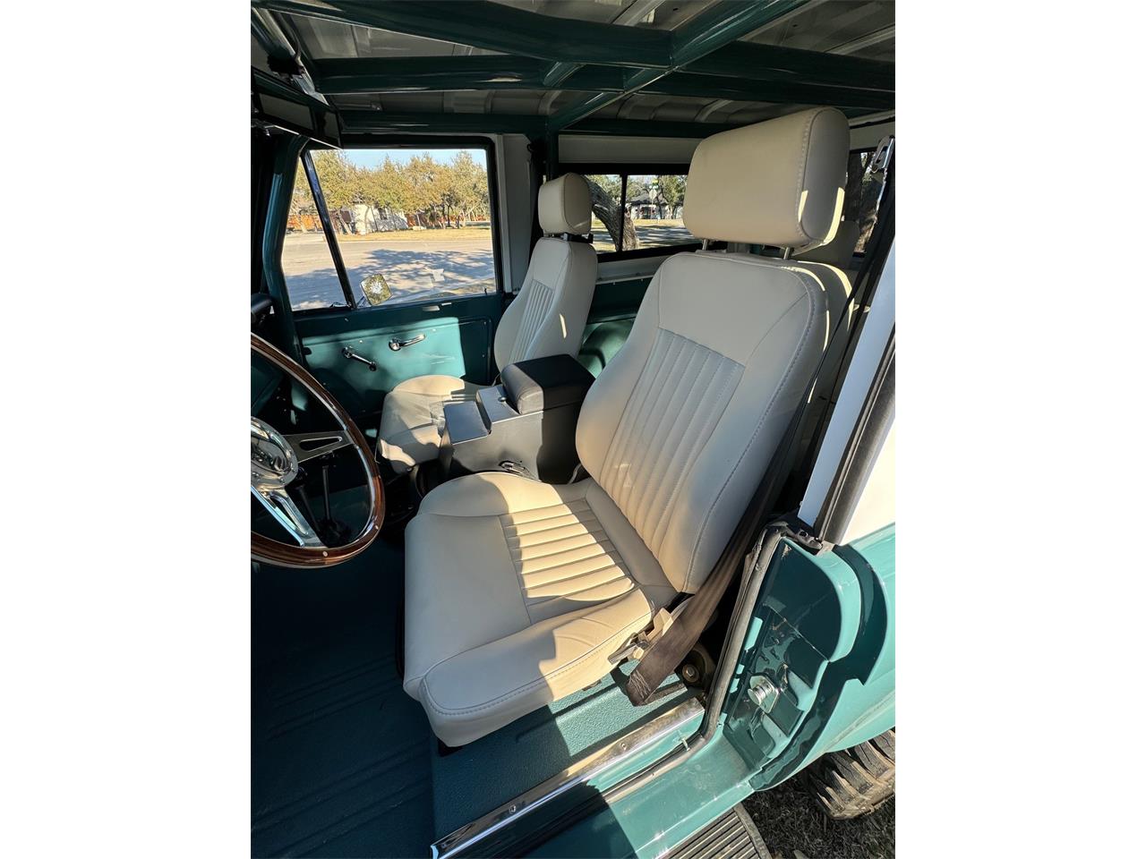 Ford-Bronco-1973-Teal-Parchment-White-18