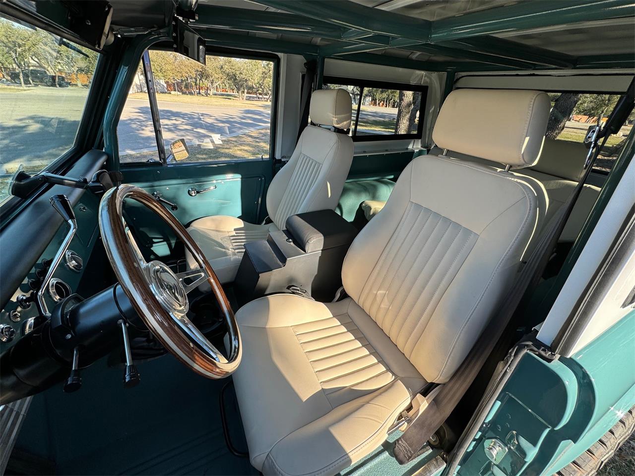 Ford-Bronco-1973-Teal-Parchment-White-19